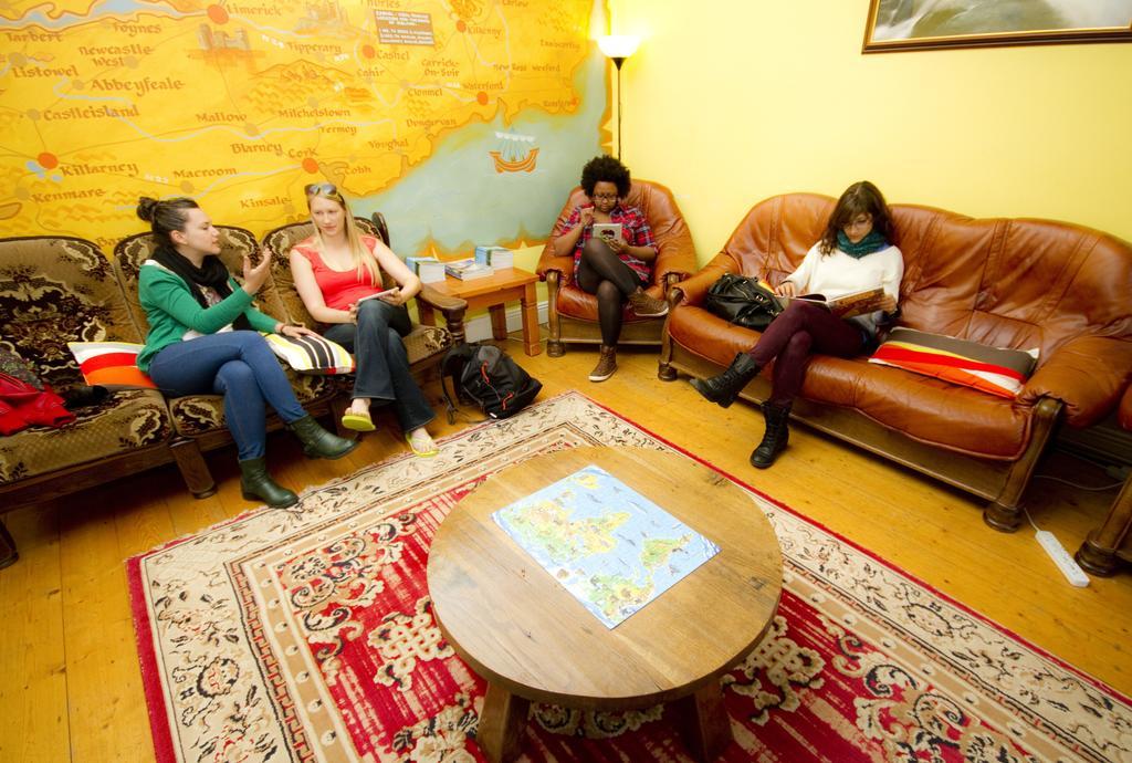 Cashel Holiday Hostel エクステリア 写真